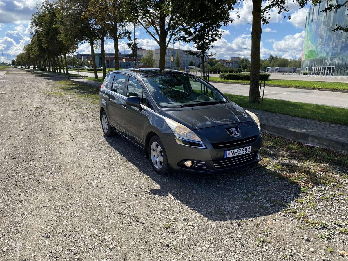 Peugeot 5008 - 8