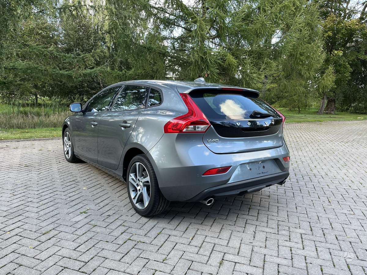 Volvo V40, 2.0 l., Хэтчбек