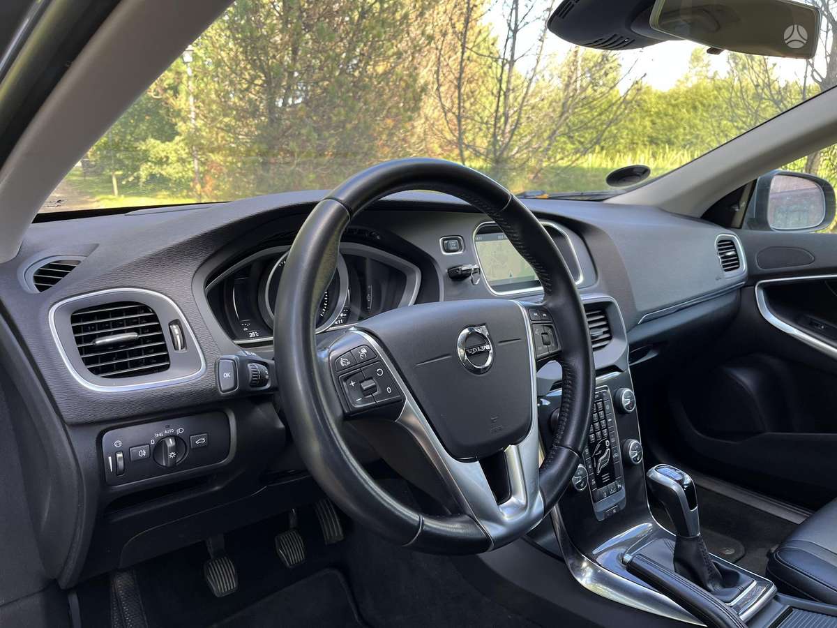 Volvo V40, 2.0 l., Хэтчбек