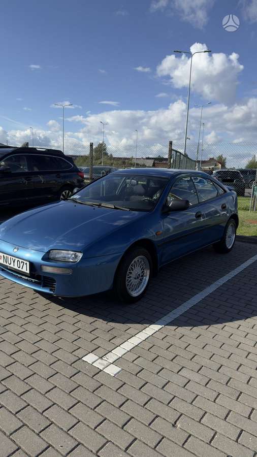 Mazda 323F, 1.5 l., Хэтчбек