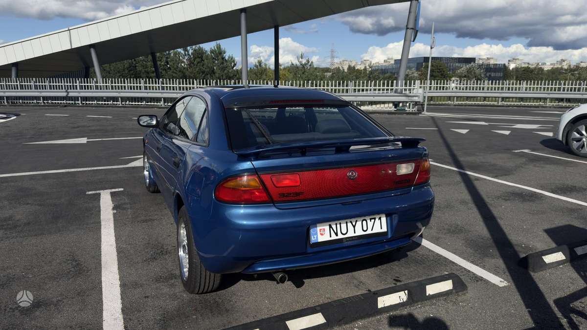 Mazda 323F, 1.5 l., hatchback