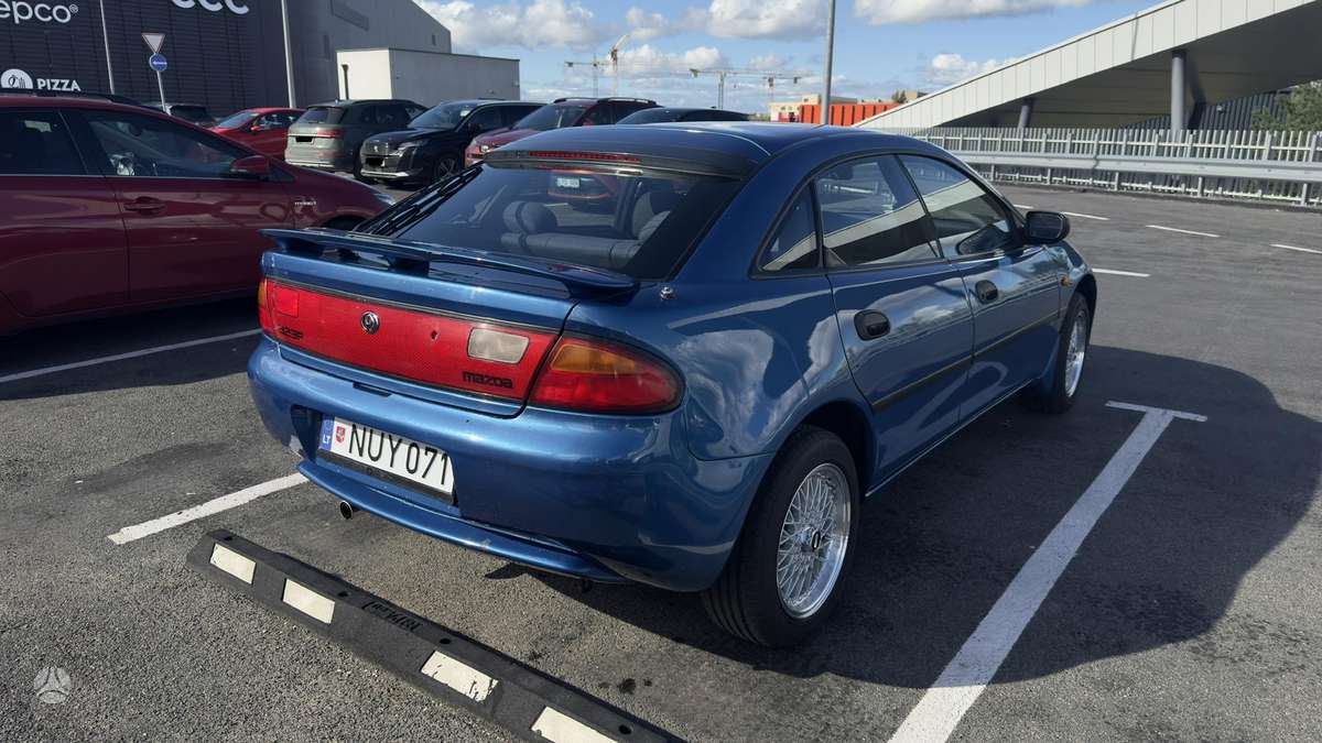 Mazda 323F, 1.5 l., Хэтчбек