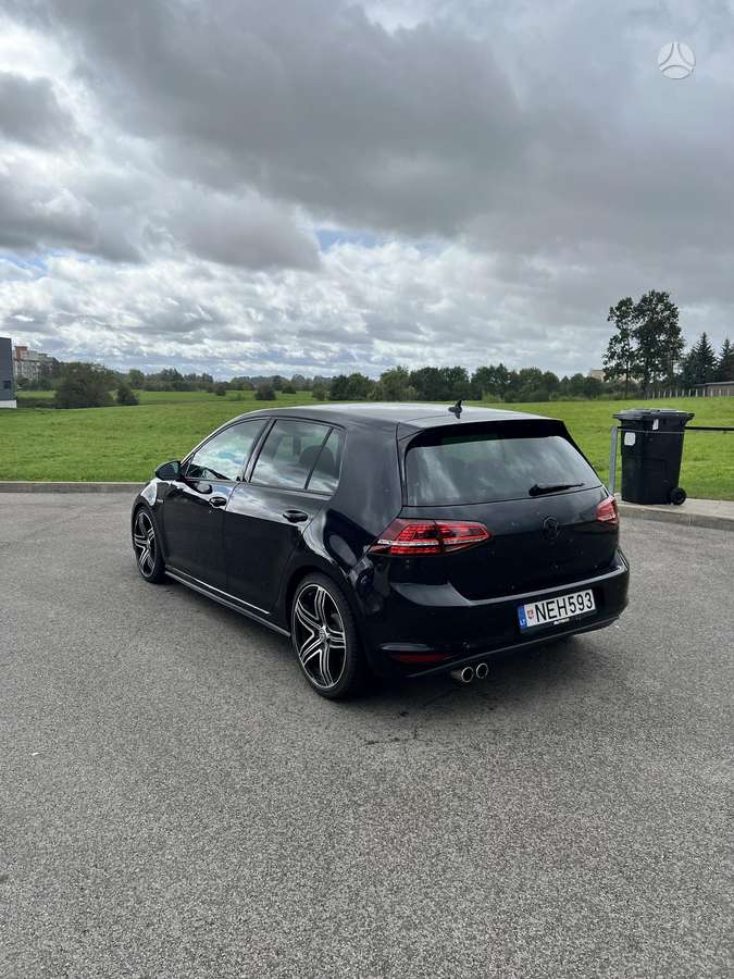 Volkswagen Golf - 6