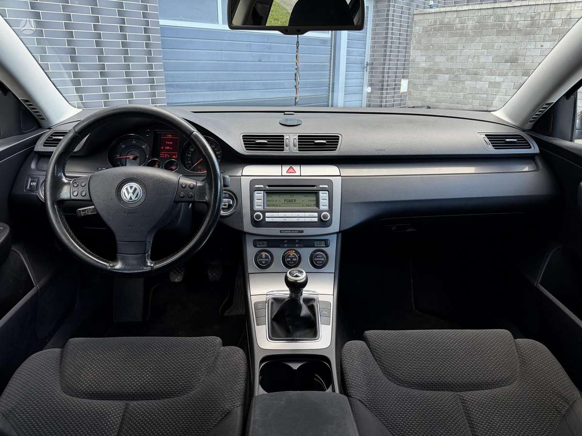 Volkswagen Passat - 8