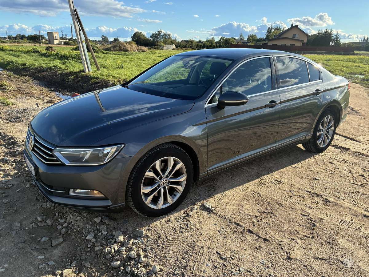 Volkswagen Passat - 1