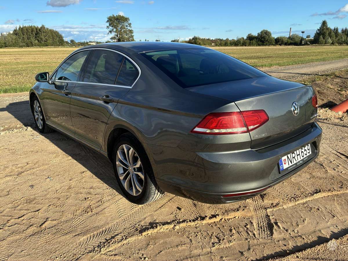 Volkswagen Passat - 2