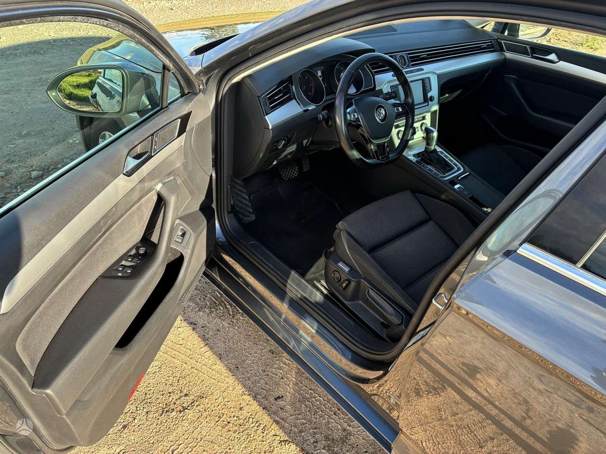 Volkswagen Passat - 12