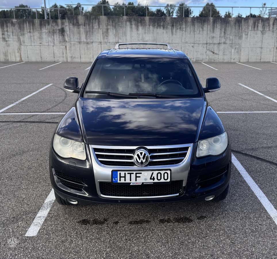 Volkswagen Touareg - 1