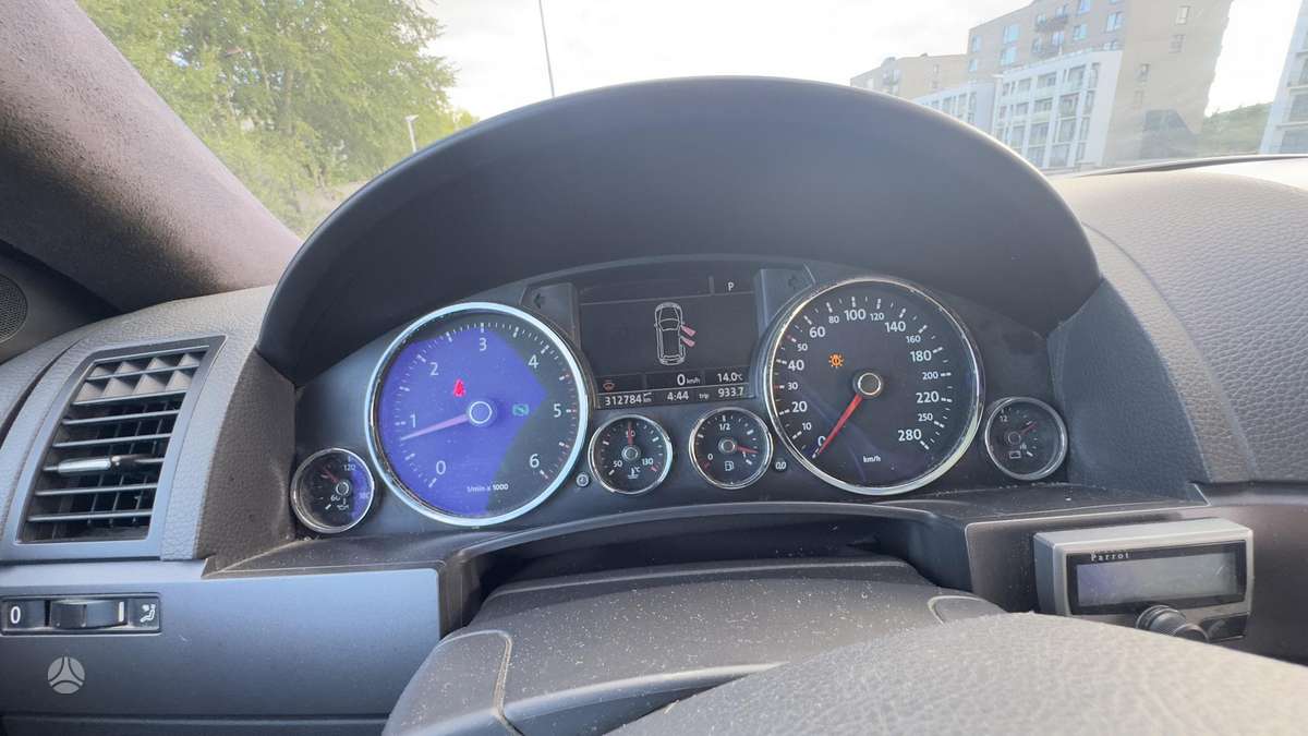 Volkswagen Touareg - 12