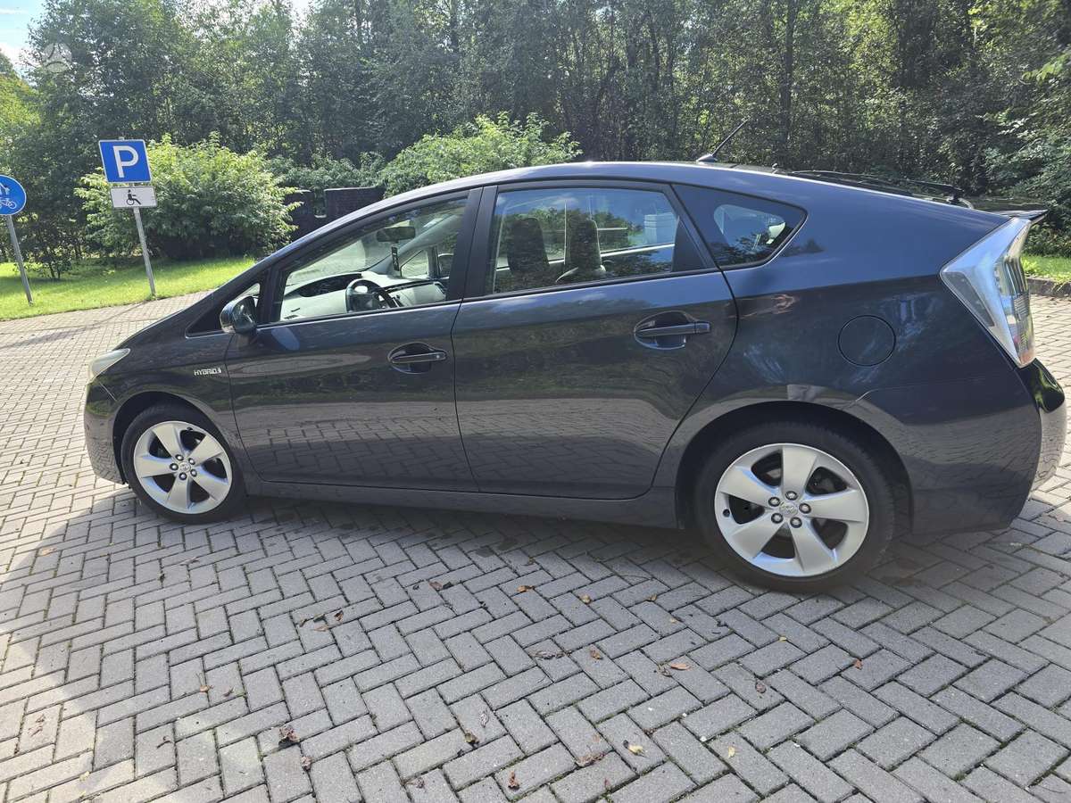 Toyota Prius - 3