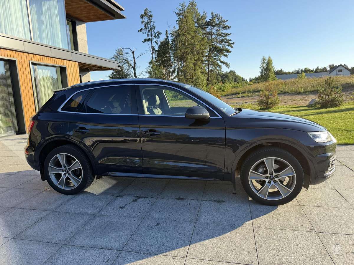 Audi Q5, 2.0 l., off-road / crossover