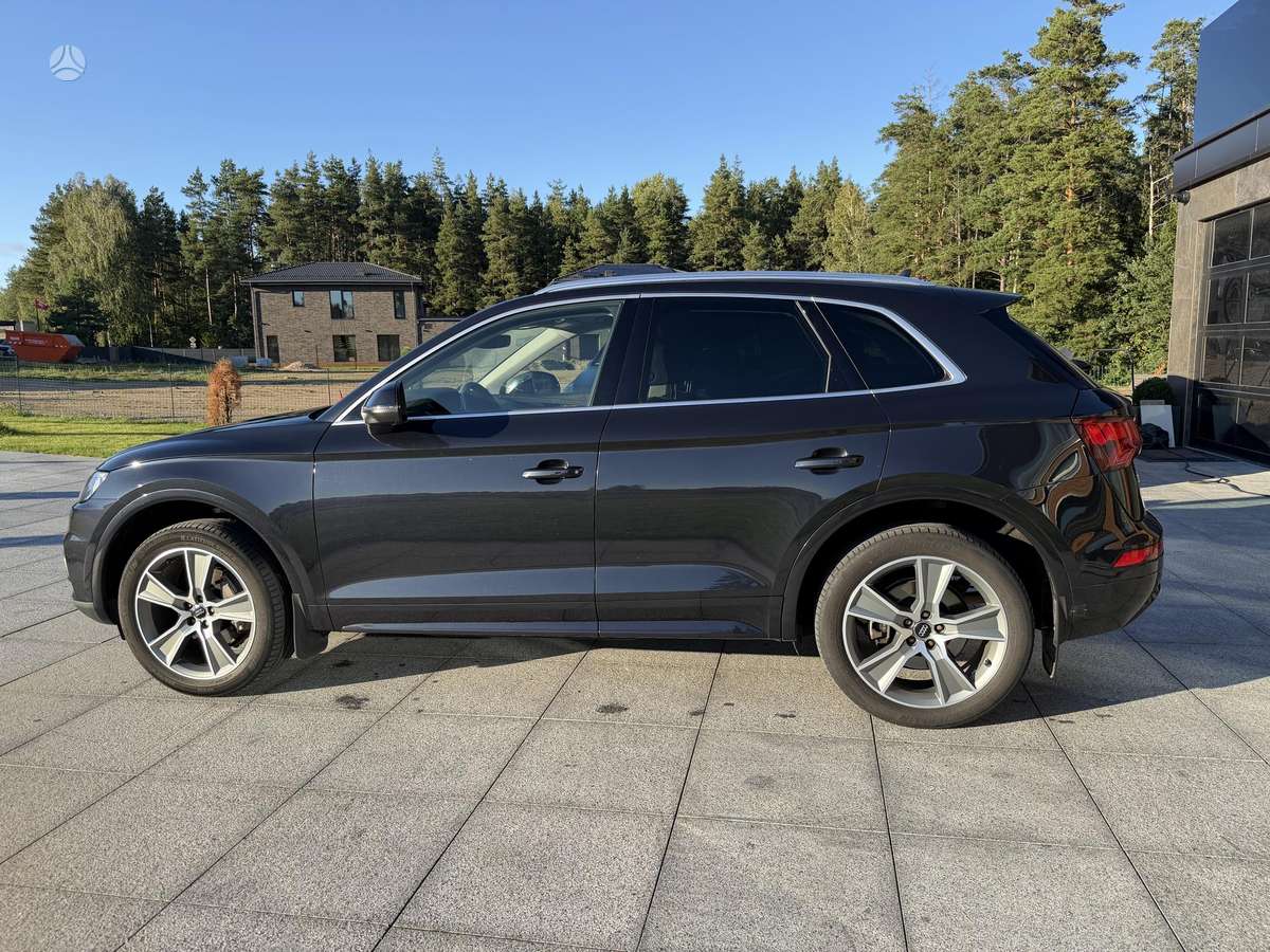 Audi Q5, 2.0 l., off-road / crossover