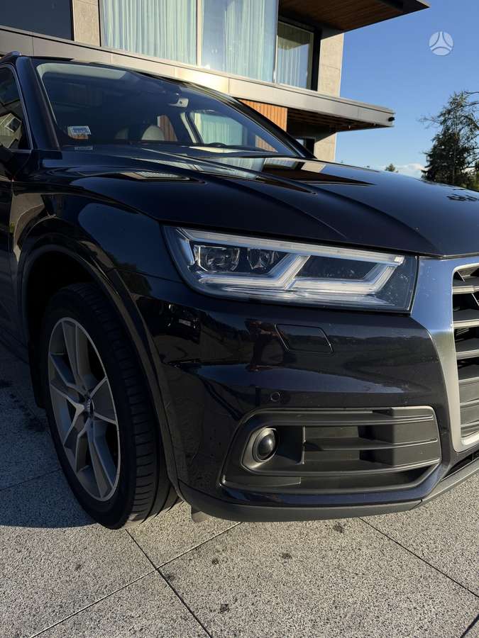 Audi Q5, 2.0 l., off-road / crossover