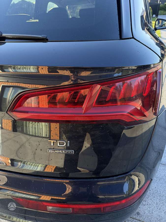 Audi Q5, 2.0 l., off-road / crossover
