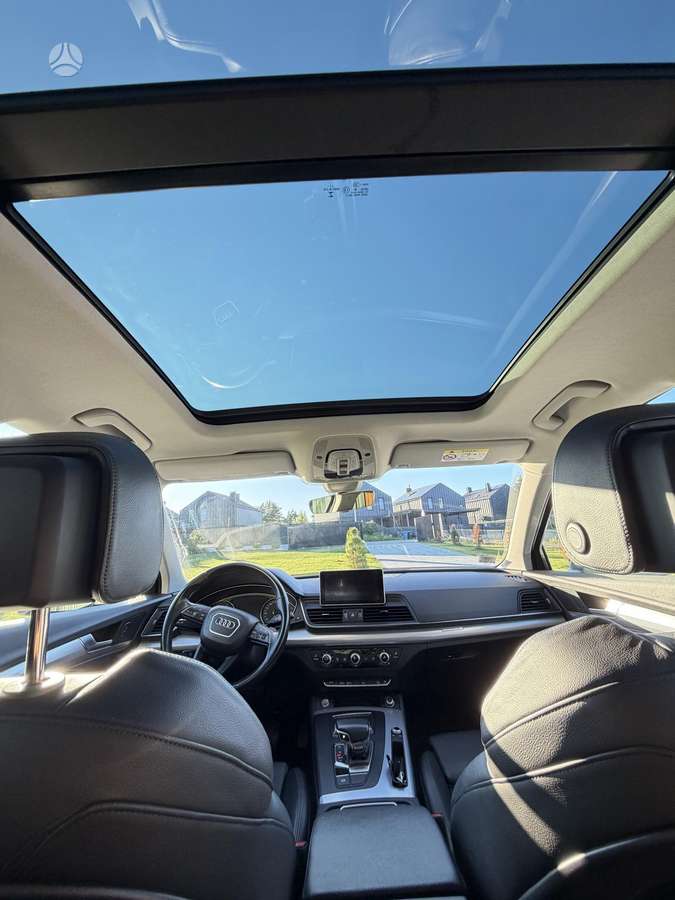 Audi Q5, 2.0 l., off-road / crossover