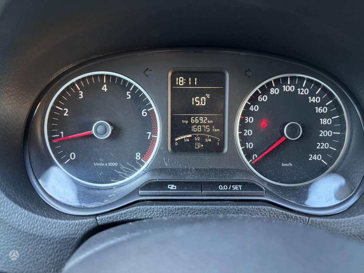 Volkswagen Polo - 8
