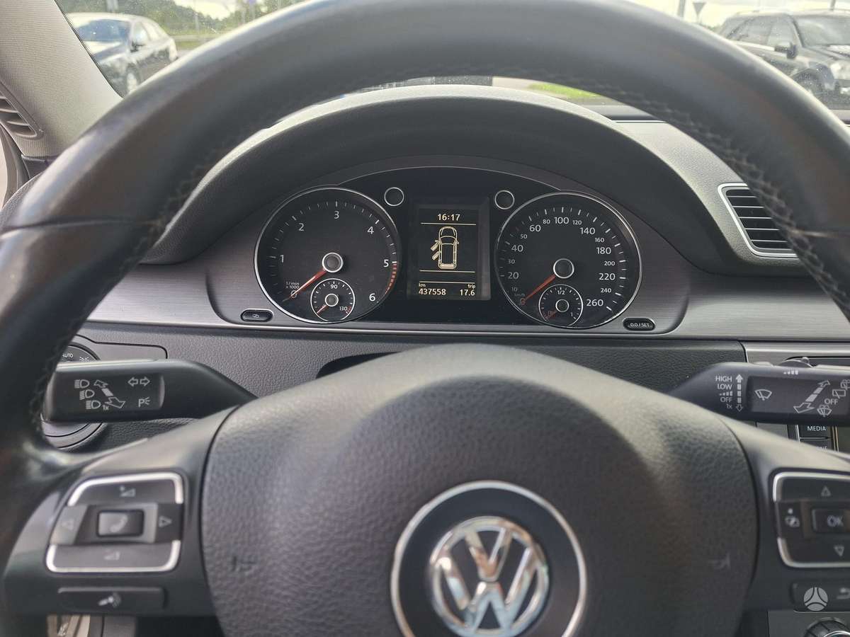 Volkswagen Passat - 8