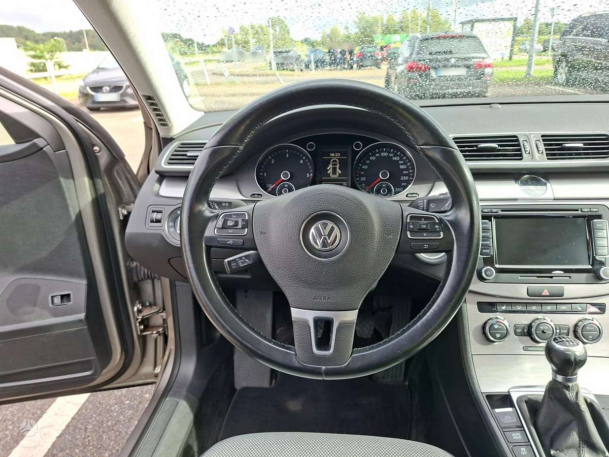 Volkswagen Passat - 9