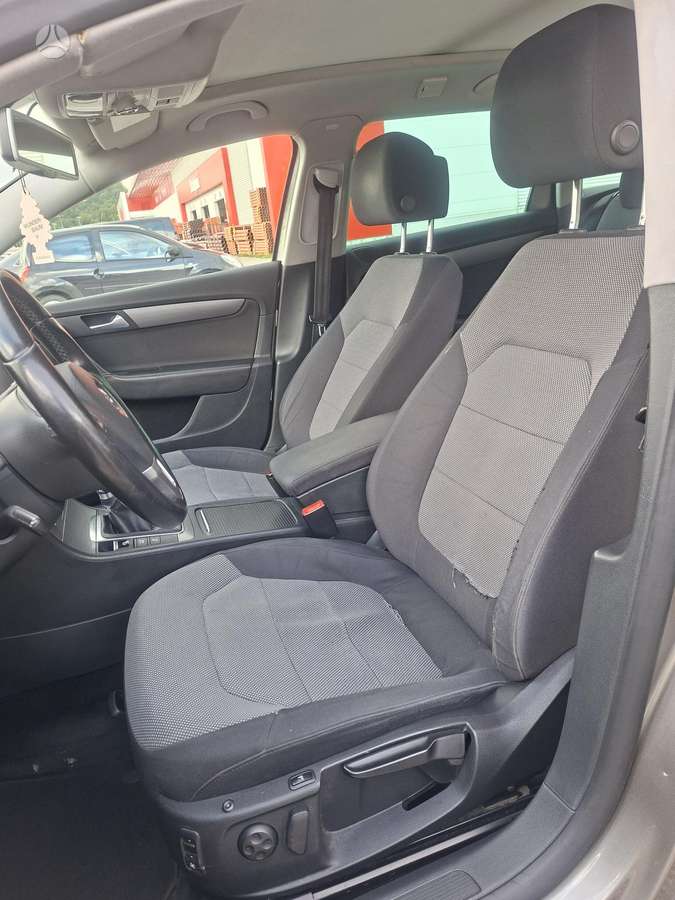 Volkswagen Passat - 11