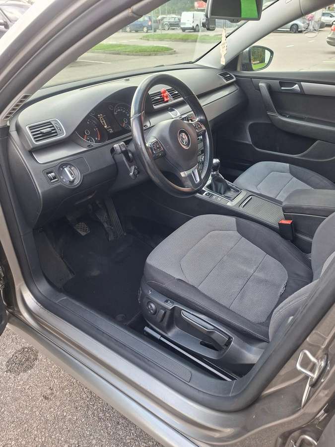 Volkswagen Passat - 12