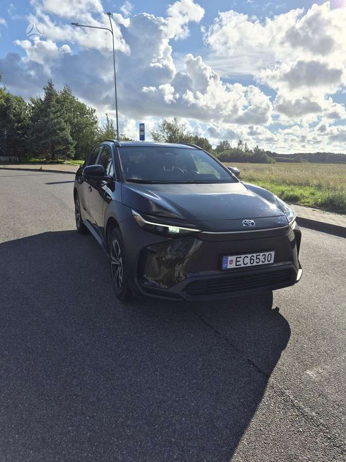 Toyota bZ4X - 2