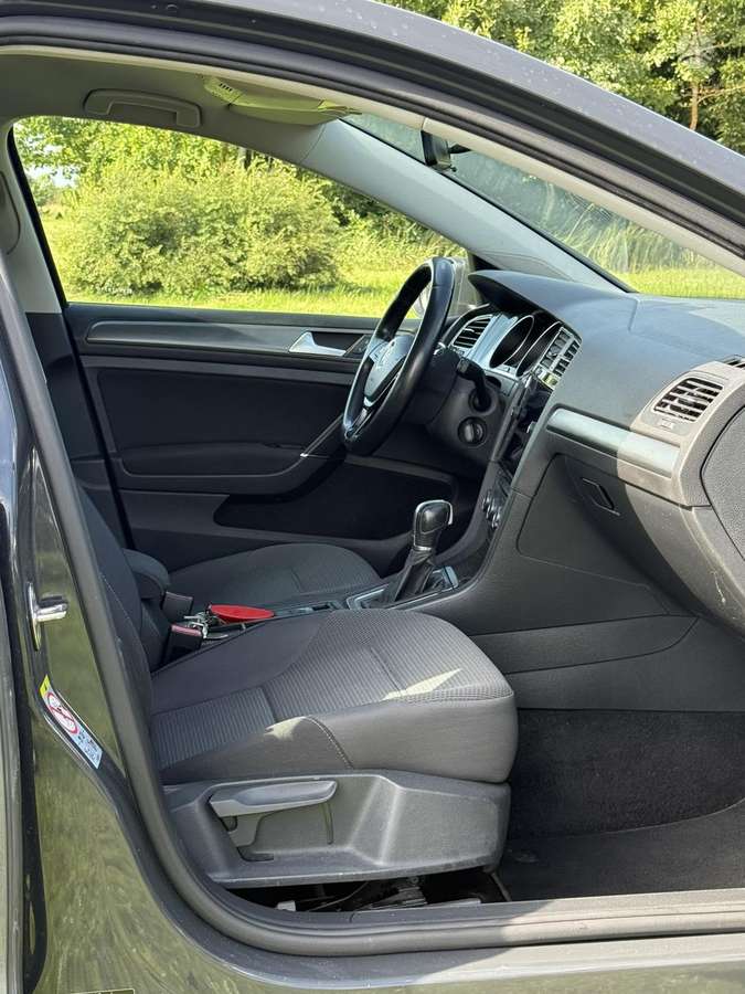Volkswagen Golf - 6
