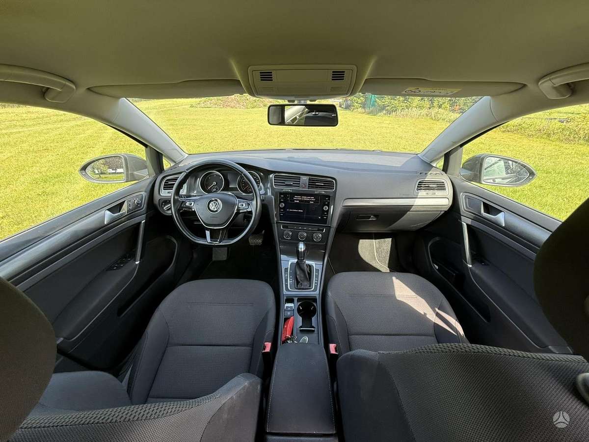 Volkswagen Golf - 8