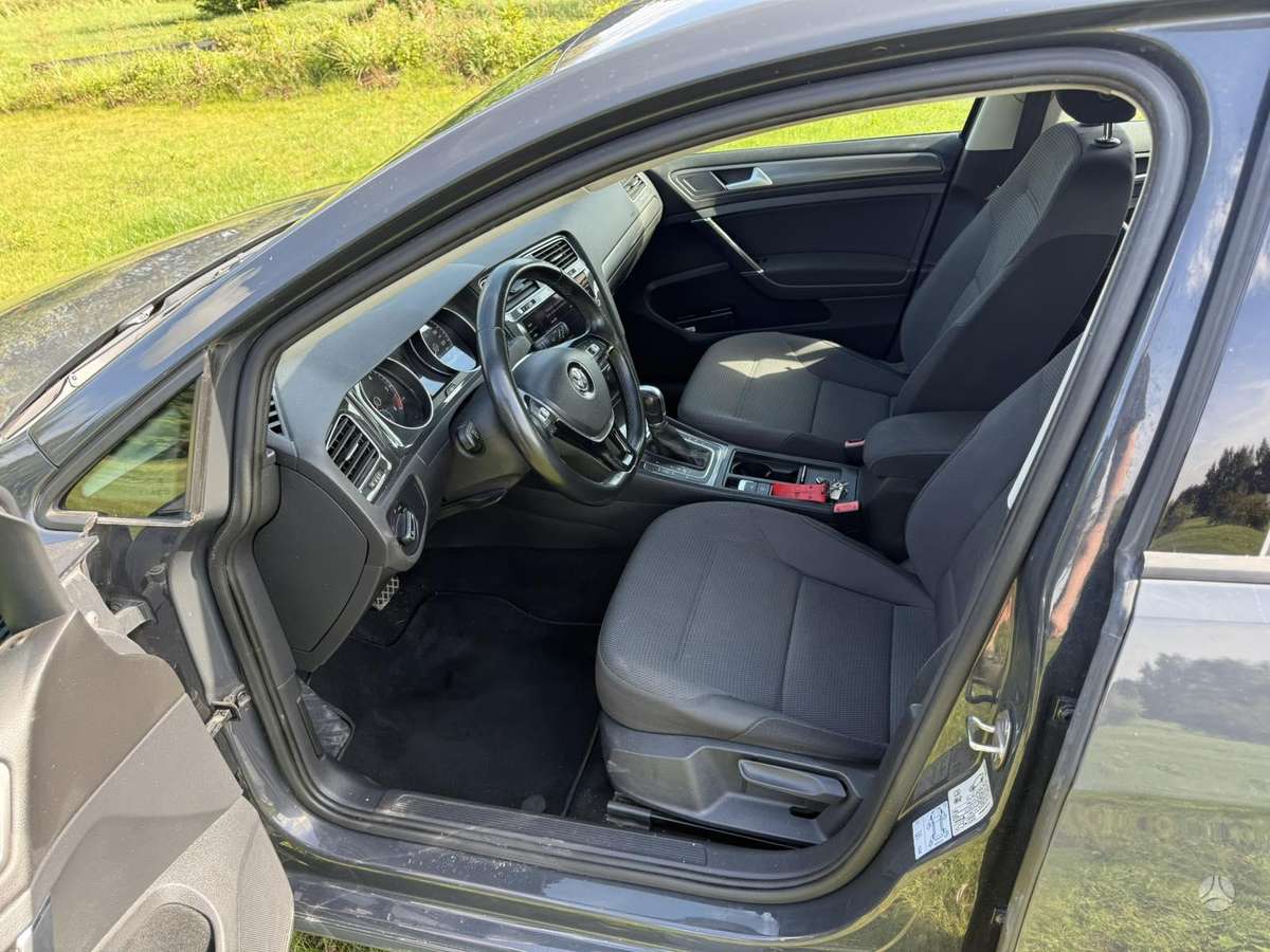 Volkswagen Golf - 11