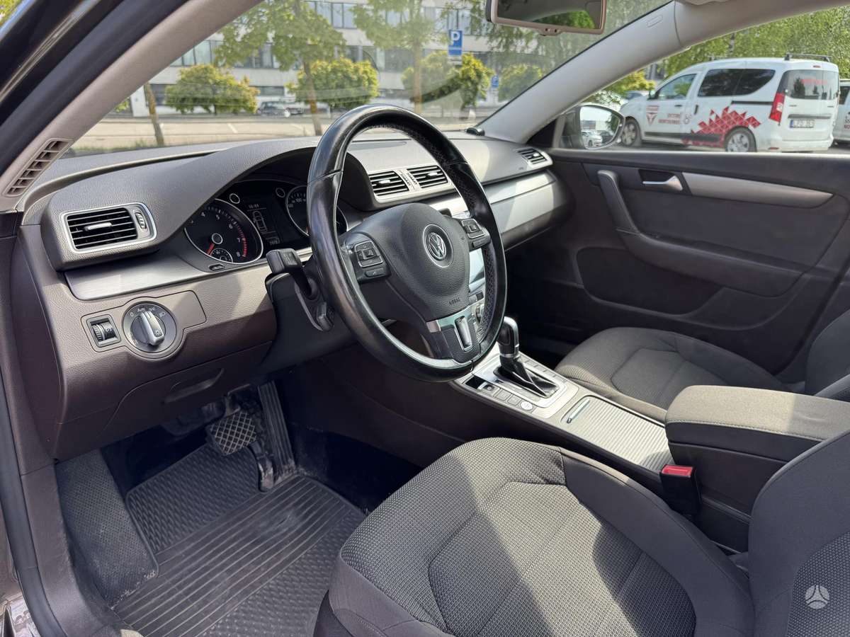 Volkswagen Passat - 11