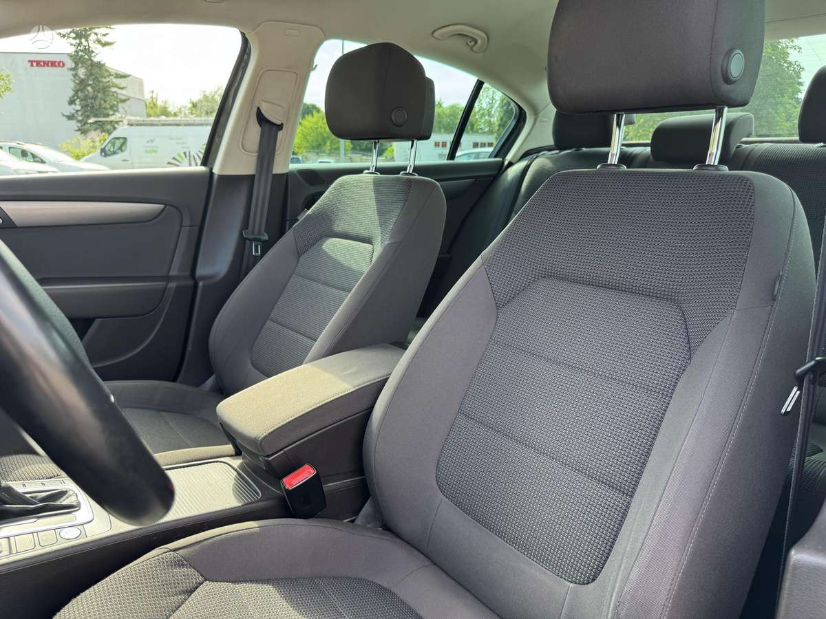 Volkswagen Passat - 12