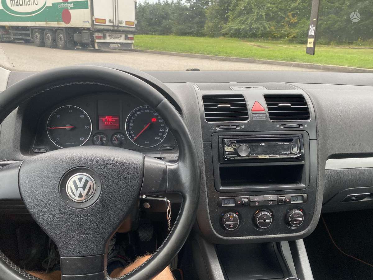 Volkswagen Golf - 8