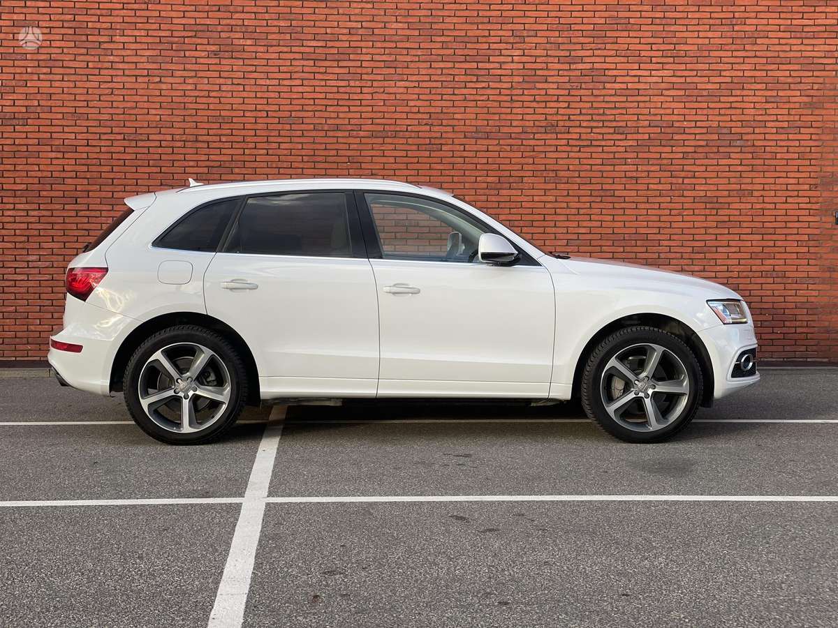 Audi Q5, 3.0 l., off-road / crossover