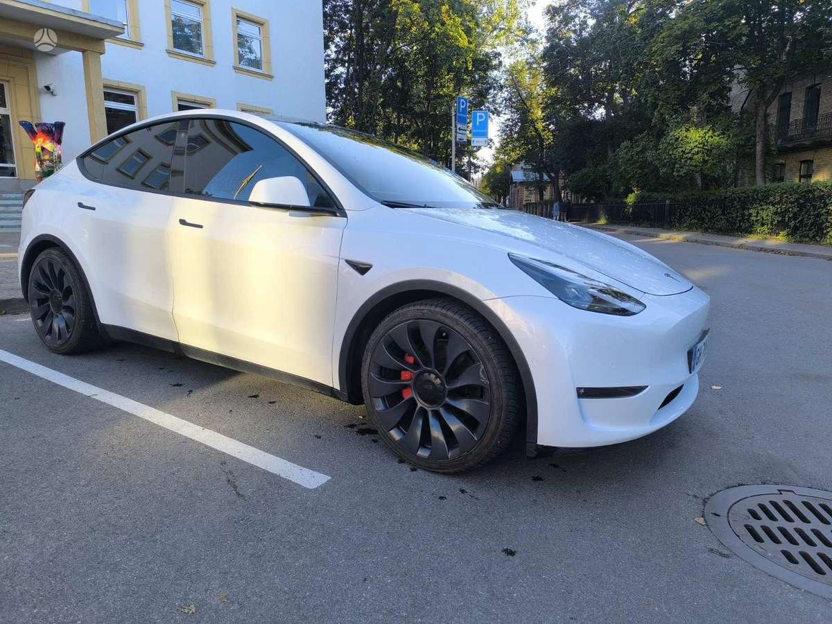 Tesla Model Y - 2