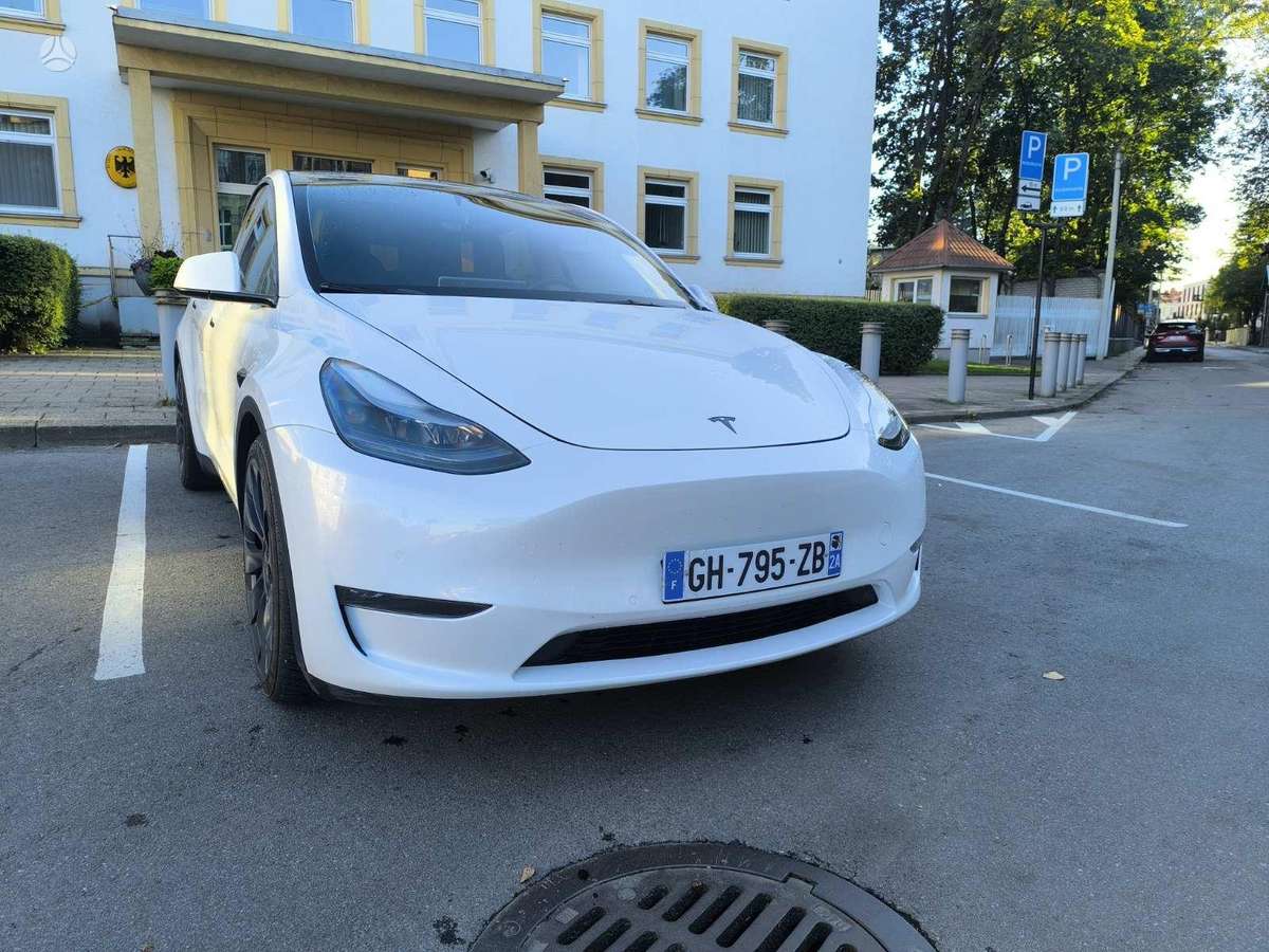 Tesla Model Y - 3