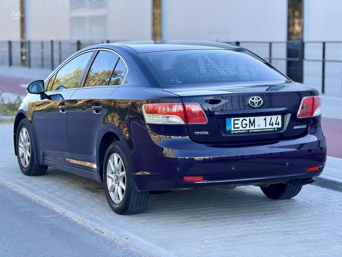 Toyota Avensis - 8