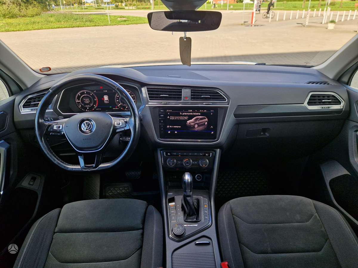 Volkswagen Tiguan - 11
