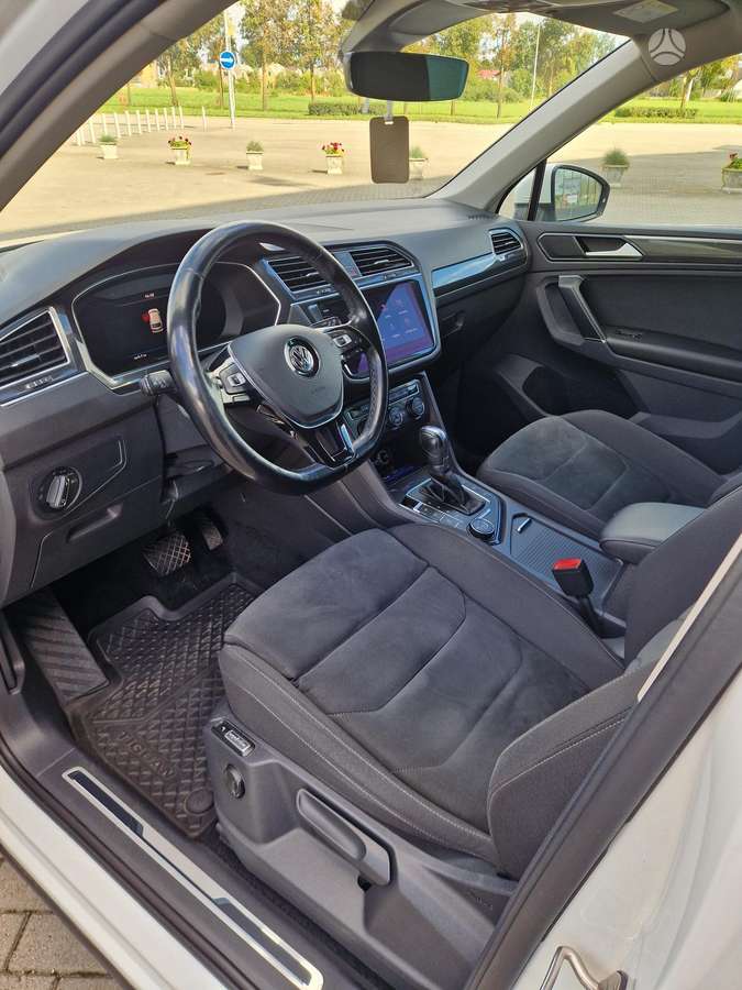 Volkswagen Tiguan - 12
