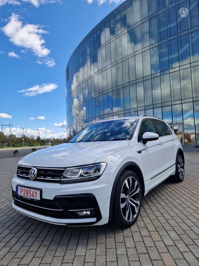 Volkswagen Tiguan - 1