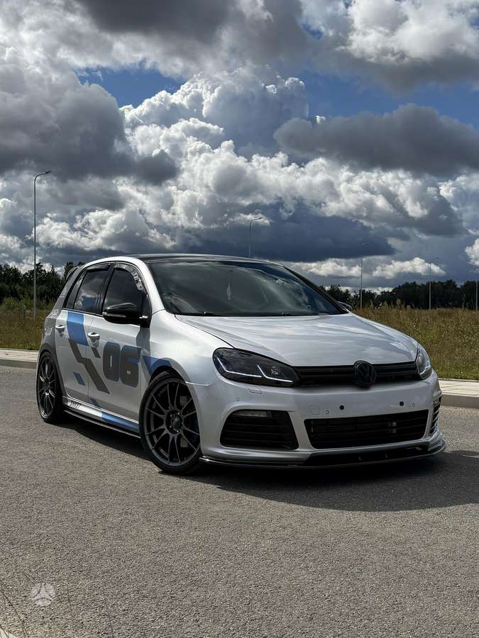Volkswagen Golf - 1