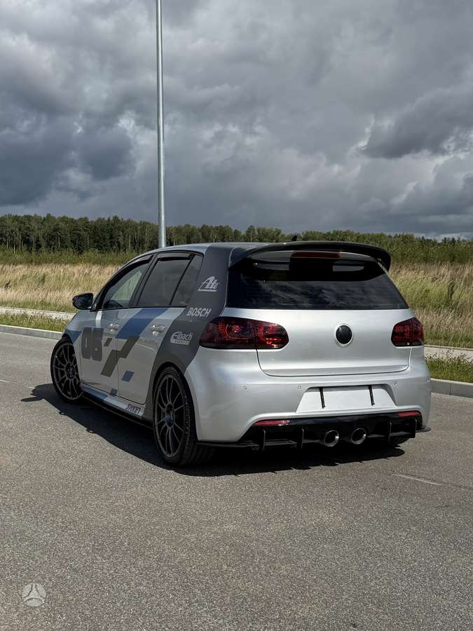Volkswagen Golf - 6