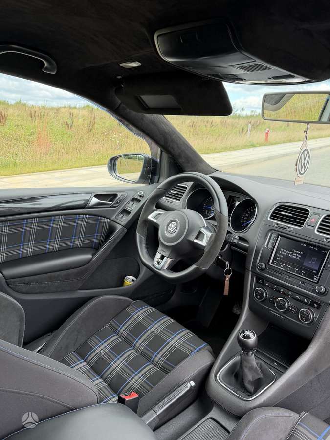 Volkswagen Golf - 10
