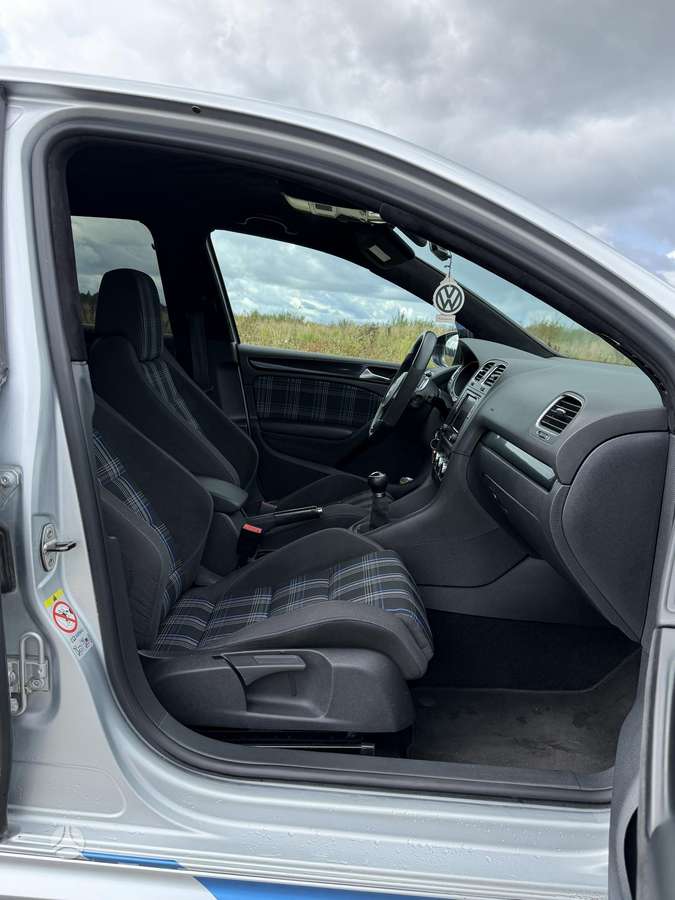 Volkswagen Golf - 11