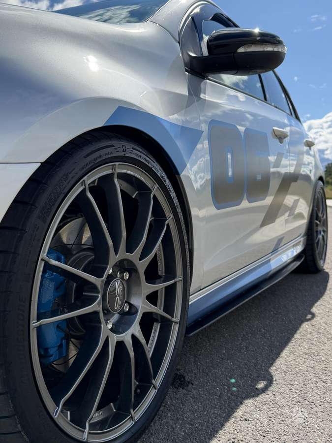 Volkswagen Golf - 8