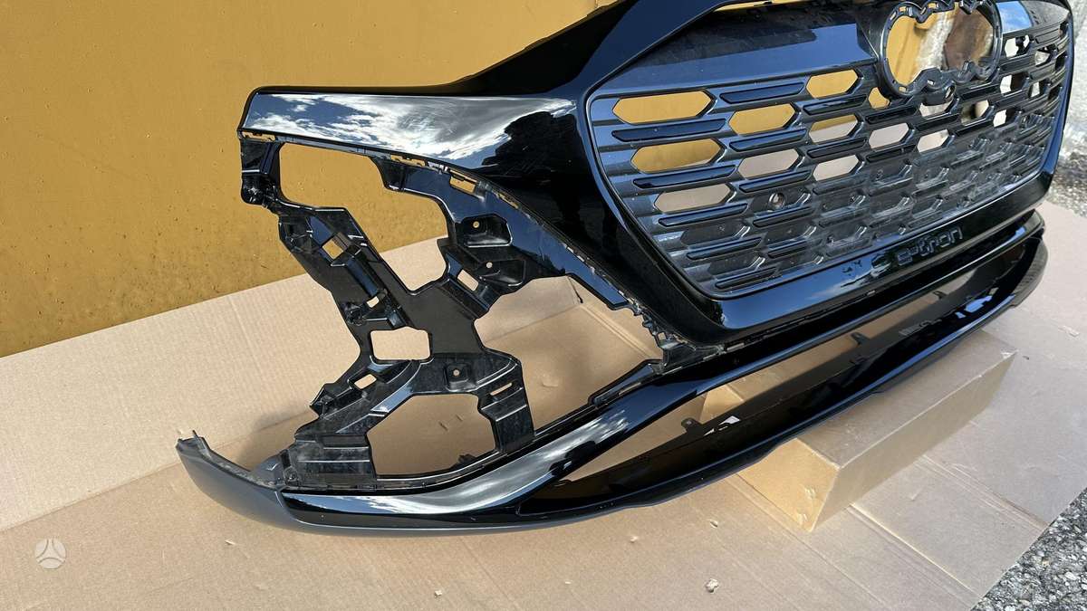 Audi Q8 Sportback e-tron bamperiai, sparnai