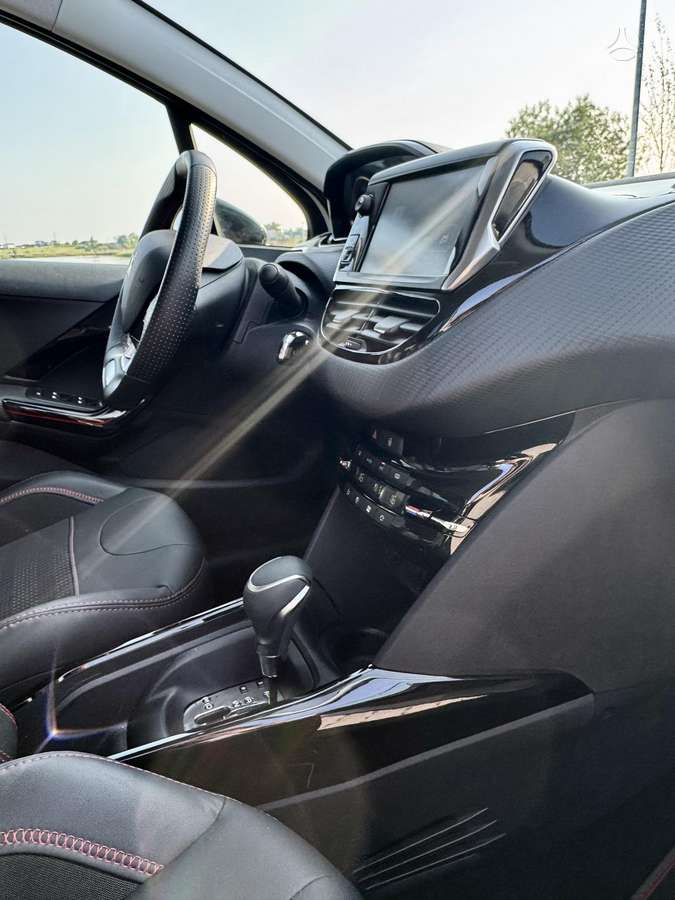 Peugeot 2008 - 12