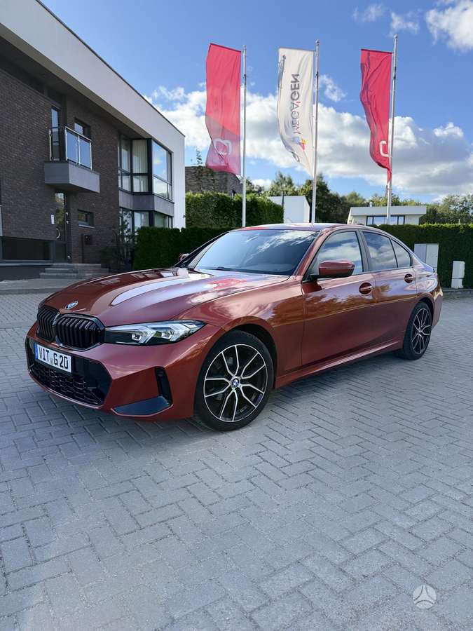 BMW 318, Седан
