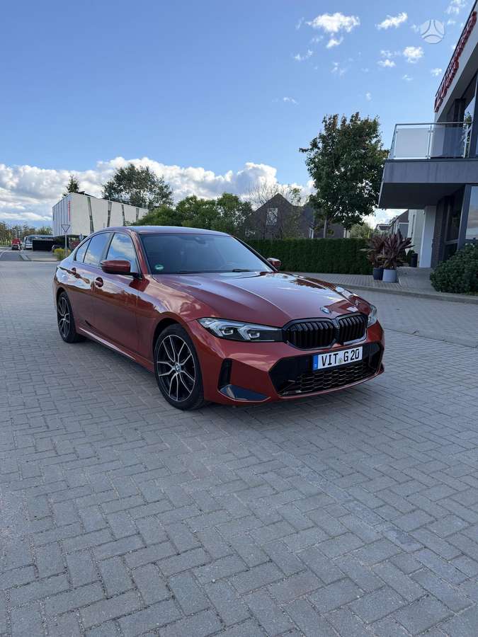 BMW 318, Седан