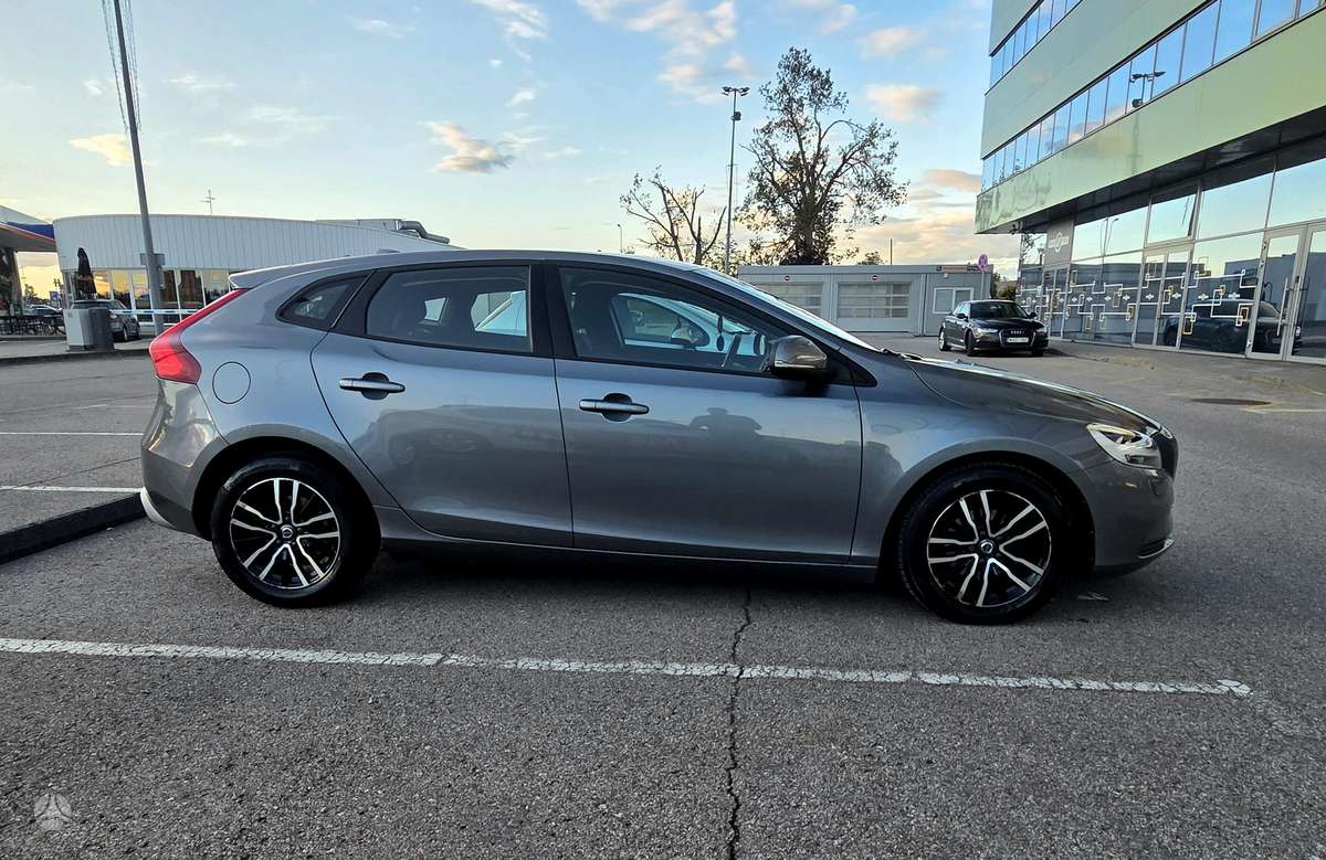 Volvo V40, 2.0 l., Хэтчбек