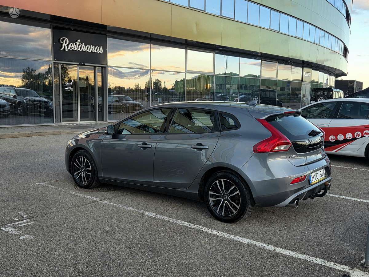Volvo V40, 2.0 l., hatchback