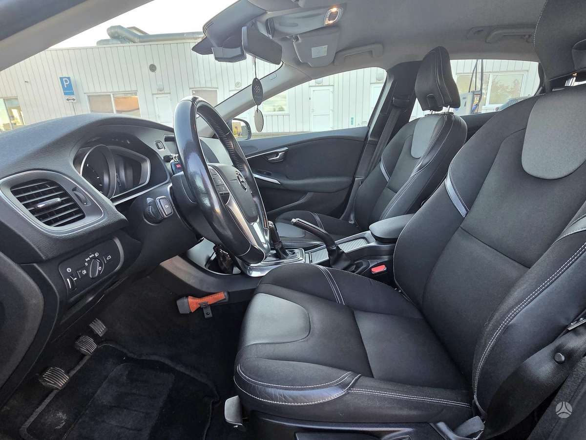 Volvo V40, 2.0 l., hatchback